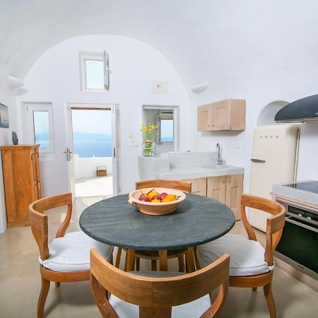 Menias Cave House Apartment Oia  Bagian luar foto