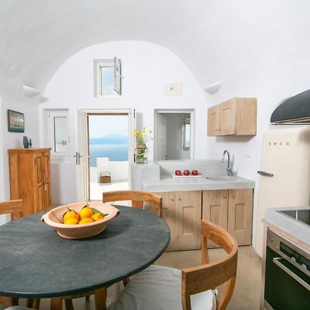 Menias Cave House Apartment Oia  Bagian luar foto