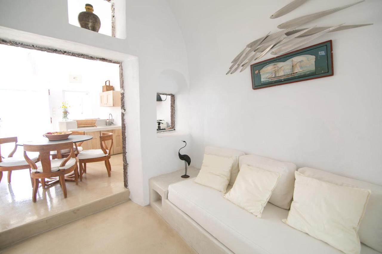 Menias Cave House Apartment Oia  Bagian luar foto