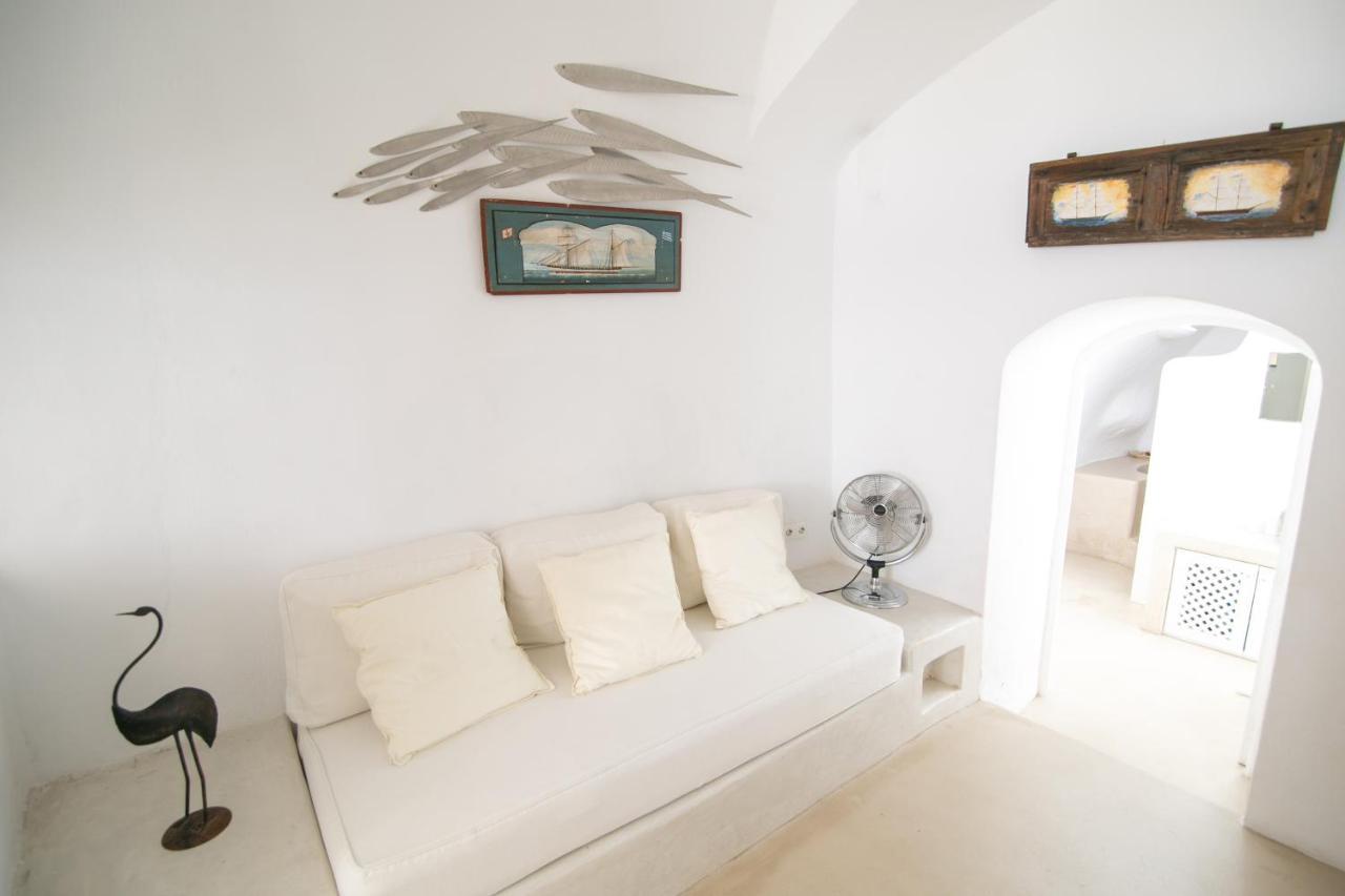 Menias Cave House Apartment Oia  Bagian luar foto