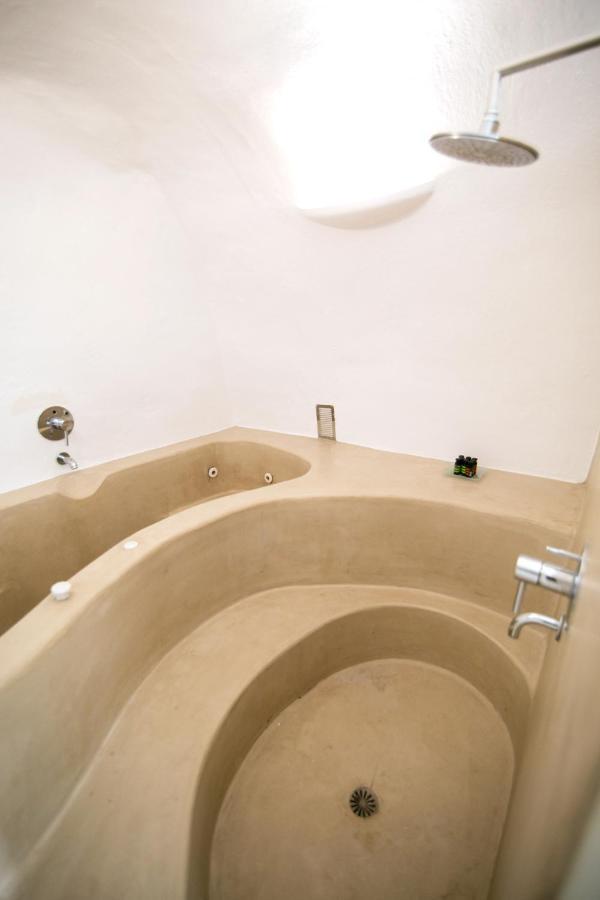 Menias Cave House Apartment Oia  Bagian luar foto