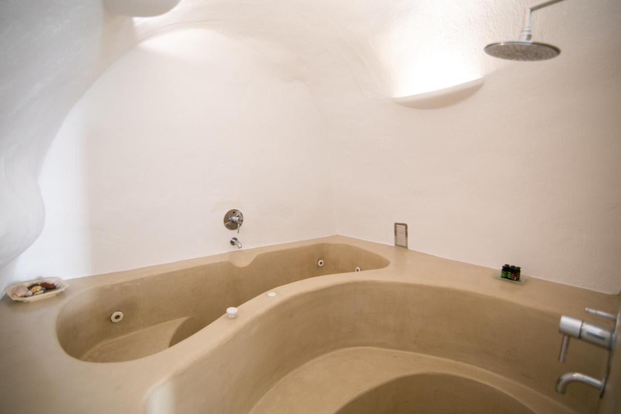 Menias Cave House Apartment Oia  Bagian luar foto