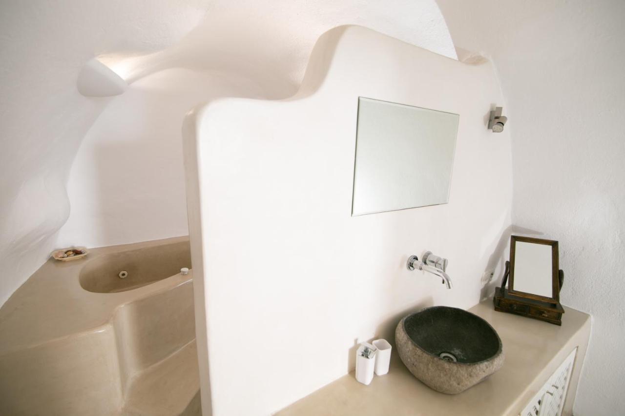 Menias Cave House Apartment Oia  Bagian luar foto