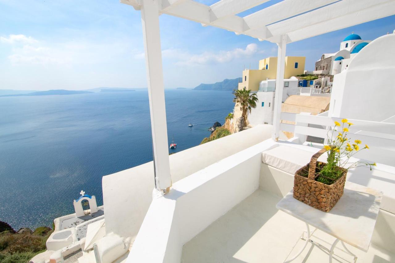 Menias Cave House Apartment Oia  Bagian luar foto