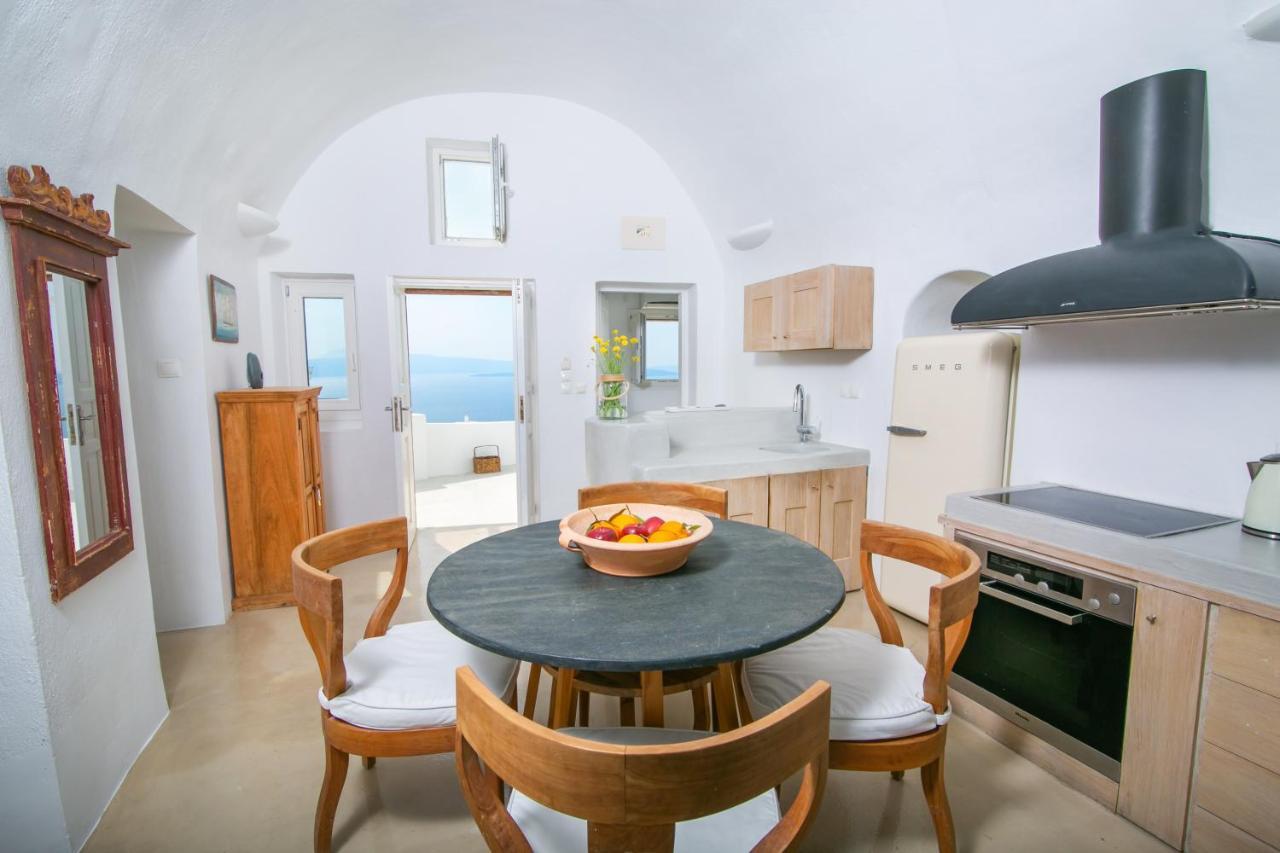 Menias Cave House Apartment Oia  Bagian luar foto