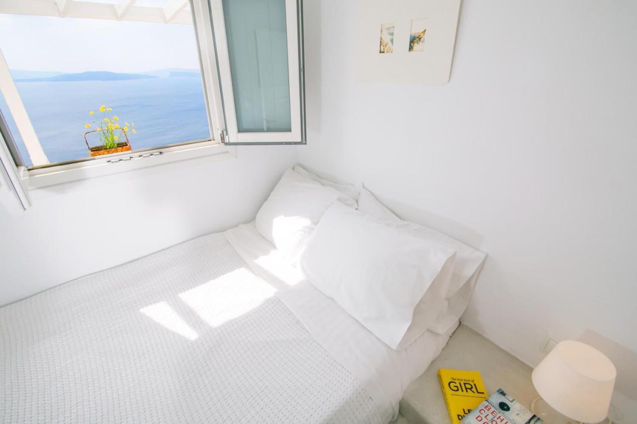 Menias Cave House Apartment Oia  Bagian luar foto