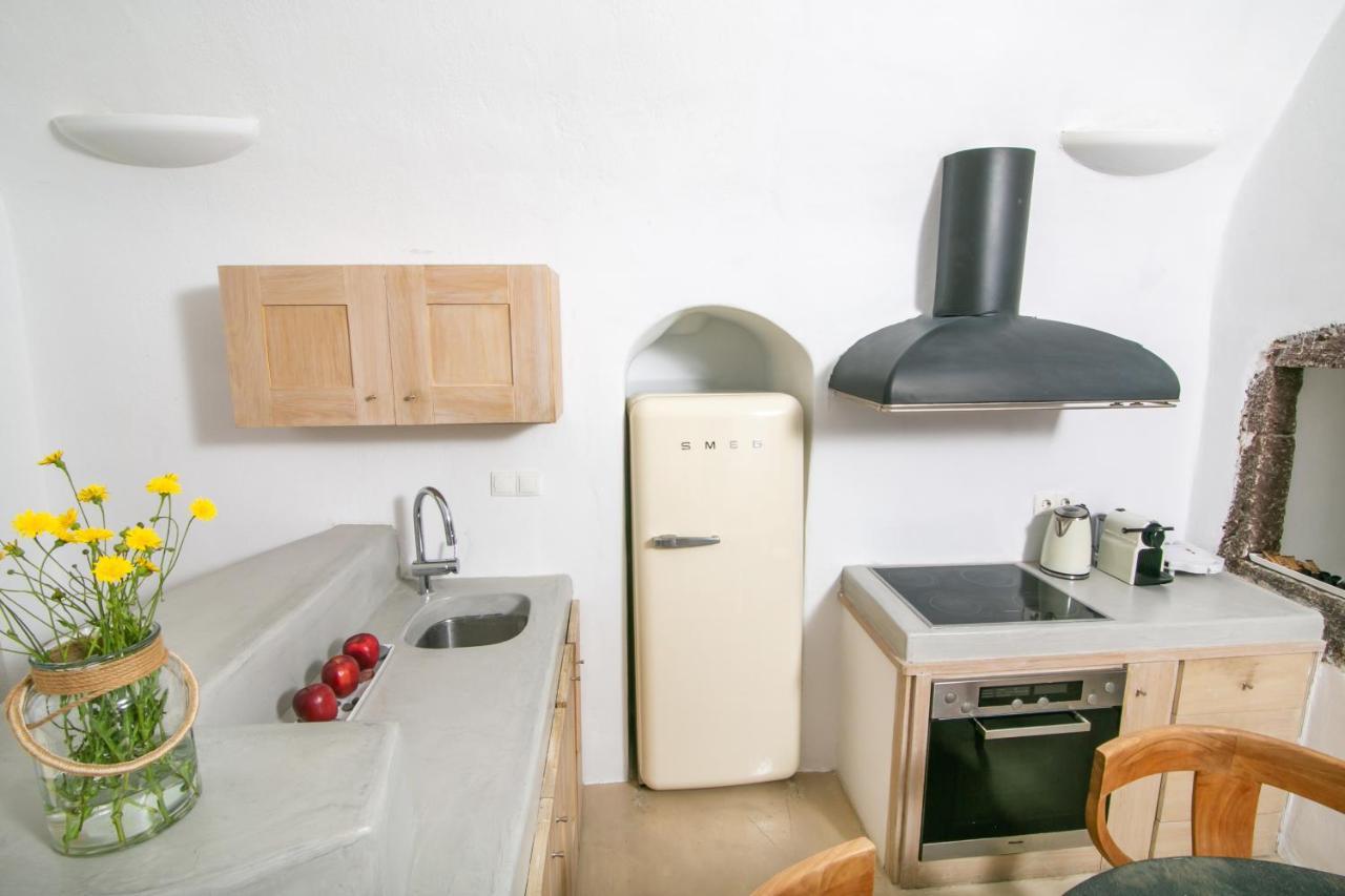 Menias Cave House Apartment Oia  Bagian luar foto