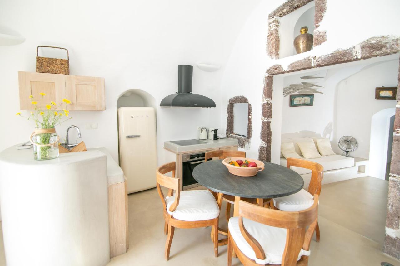 Menias Cave House Apartment Oia  Bagian luar foto