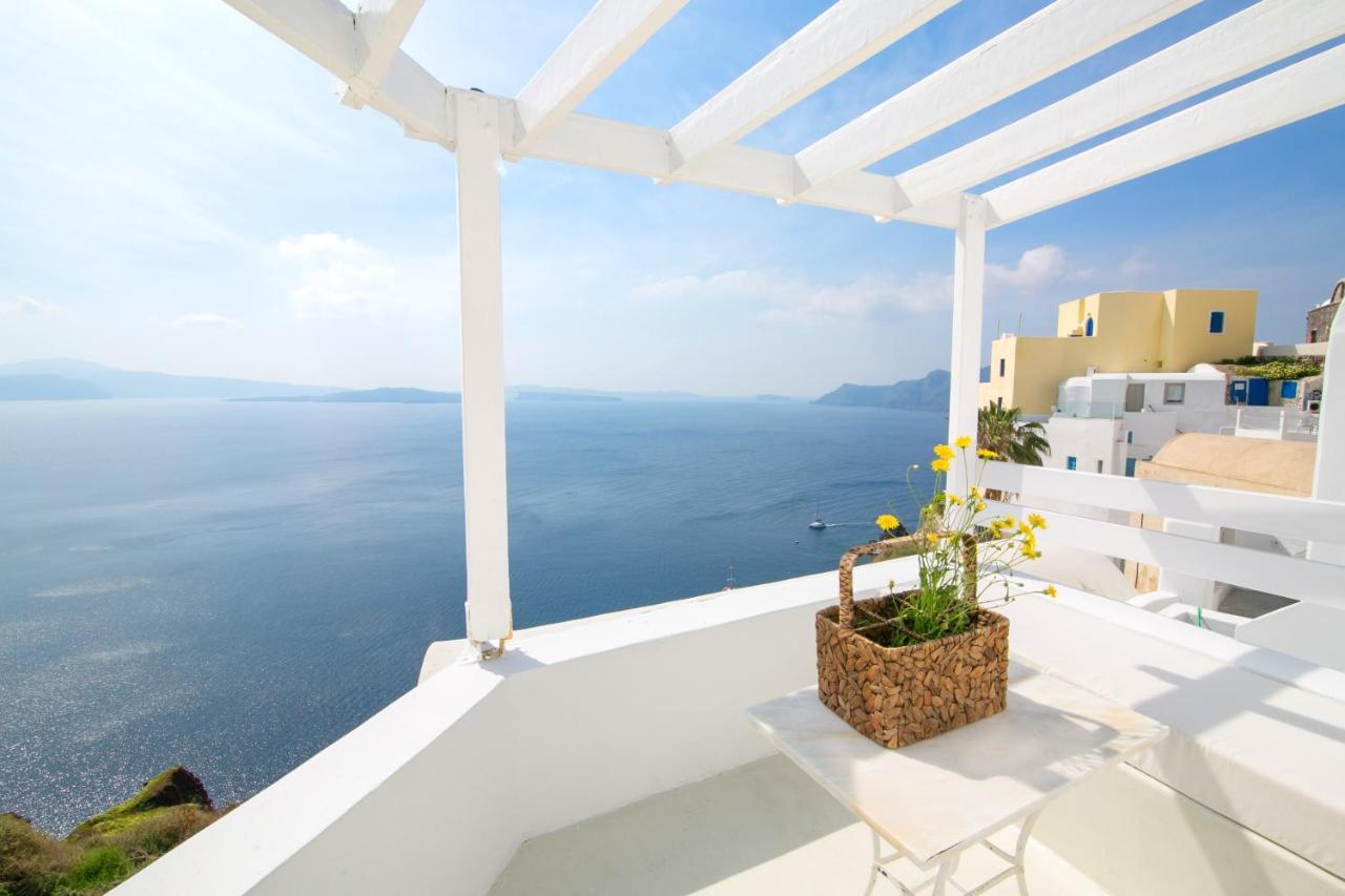 Menias Cave House Apartment Oia  Bagian luar foto