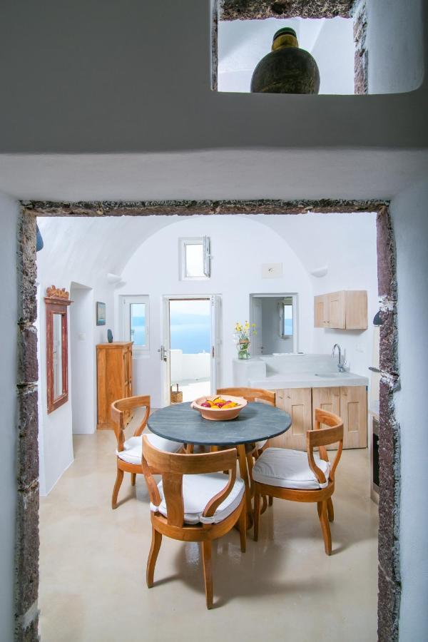 Menias Cave House Apartment Oia  Bagian luar foto