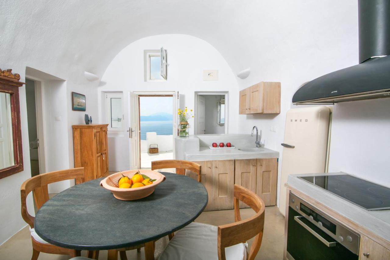 Menias Cave House Apartment Oia  Bagian luar foto