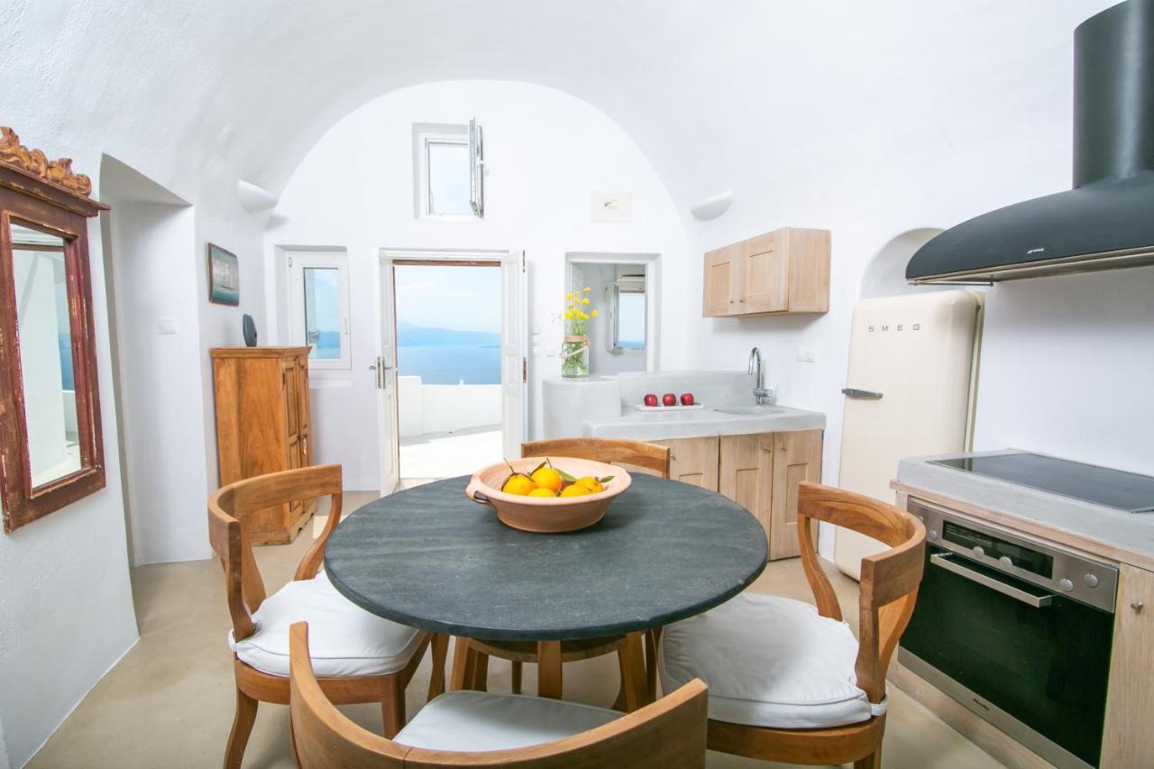 Menias Cave House Apartment Oia  Bagian luar foto