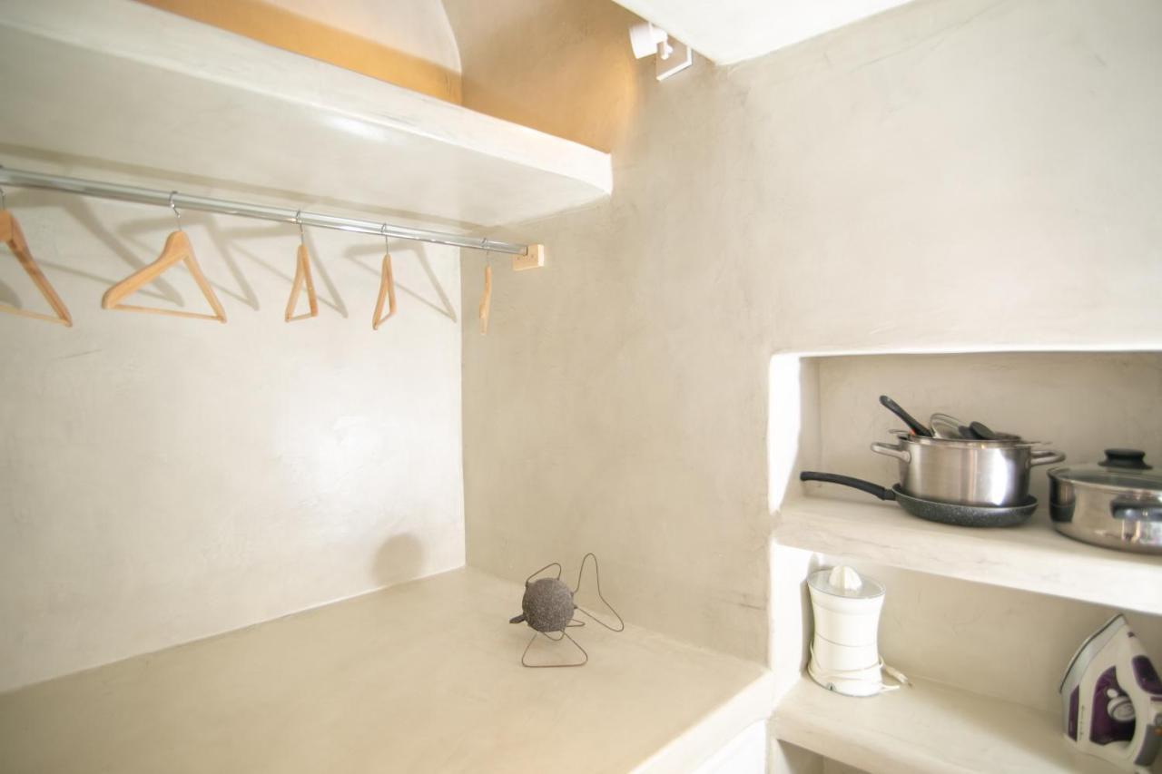 Menias Cave House Apartment Oia  Bagian luar foto