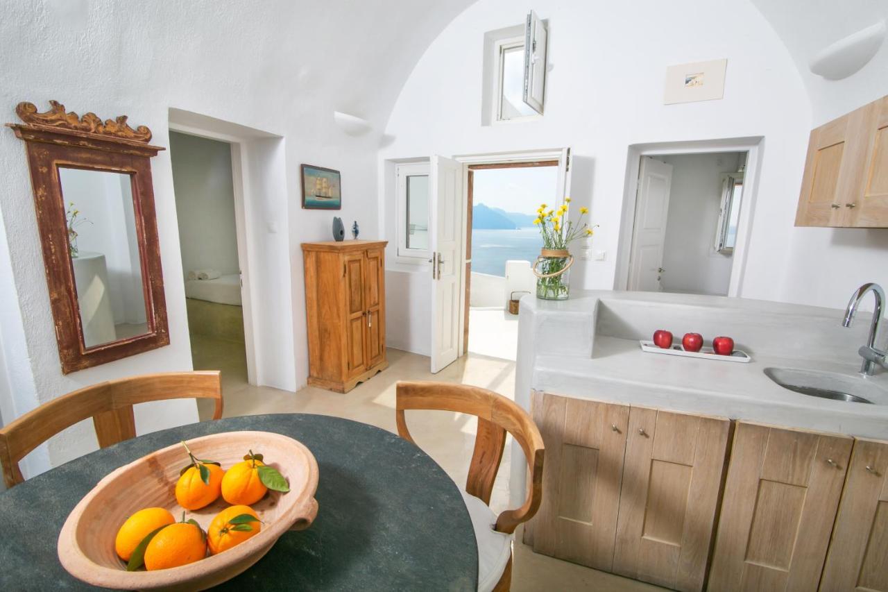 Menias Cave House Apartment Oia  Bagian luar foto